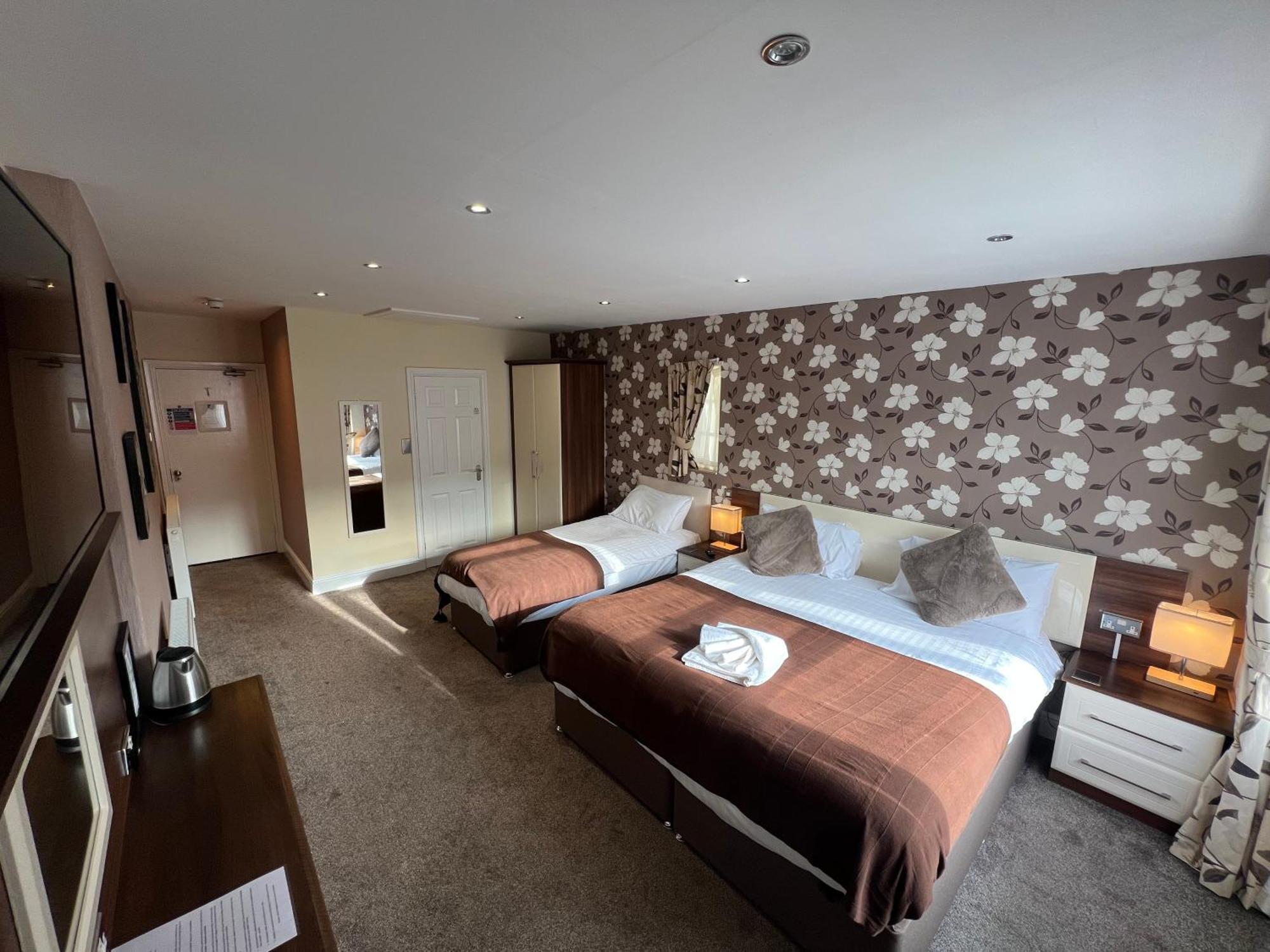 Lauriston & Lawton Court Hotel 랜디드노 외부 사진