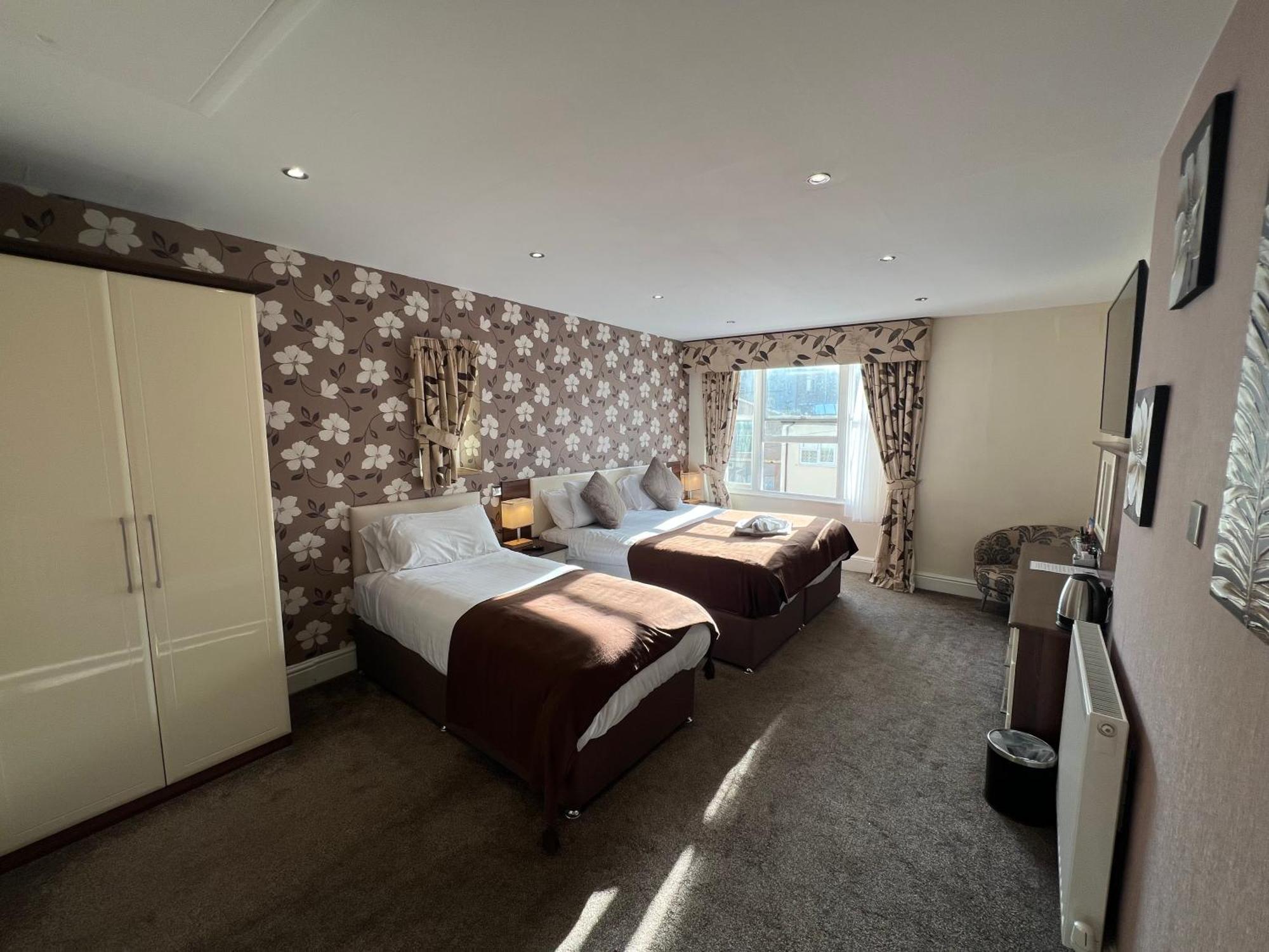 Lauriston & Lawton Court Hotel 랜디드노 외부 사진