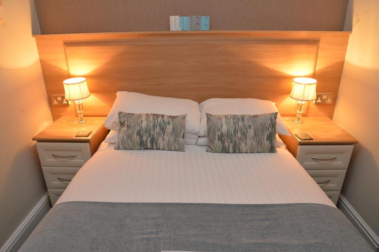 Lauriston & Lawton Court Hotel 랜디드노 외부 사진